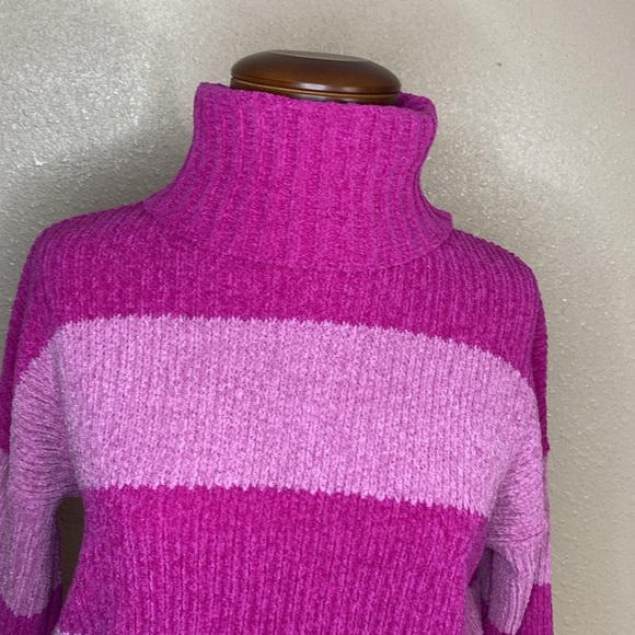 Pink Rose Turtleneck Cropped Sweater NWOT Size M - Picture 3 of 10
